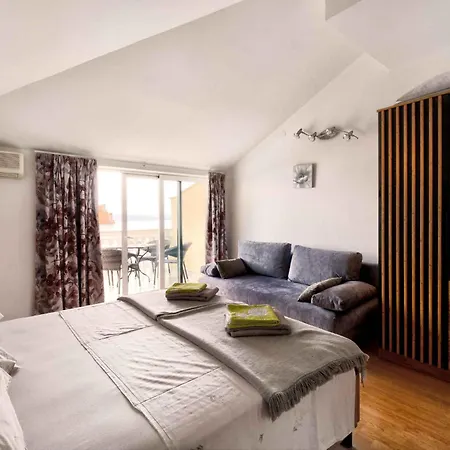 In 44145 Apartment *